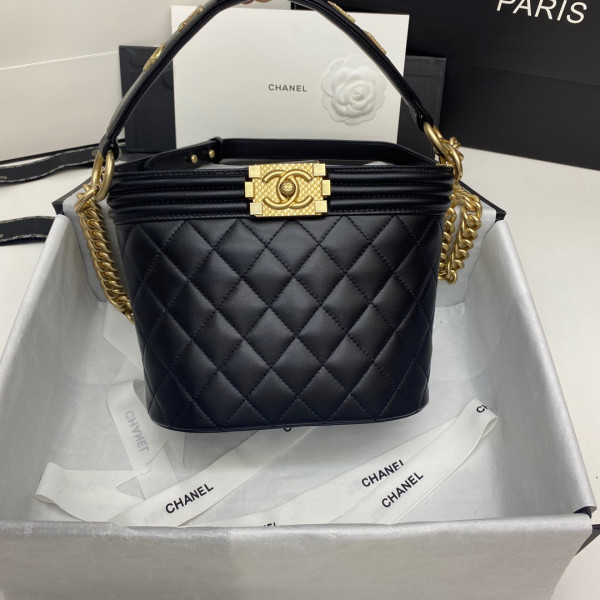 CL BUCKET BAG