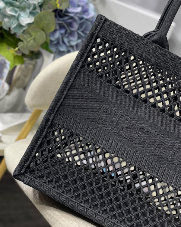 medium D*or book tote