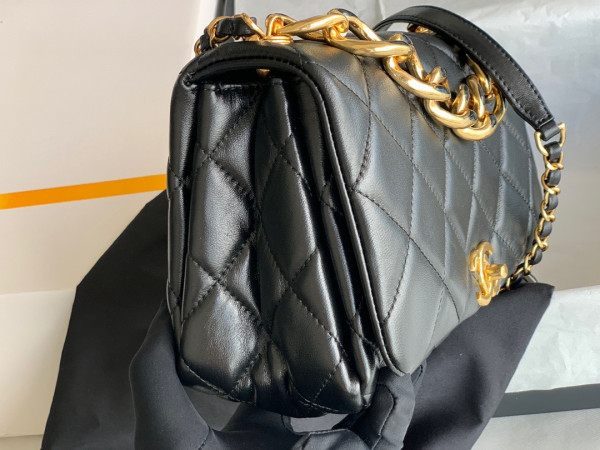 CL FLAP BAG