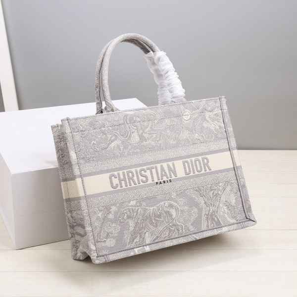 medium D*or book tote