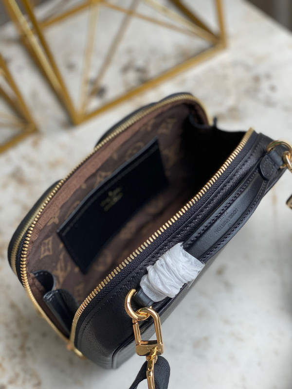 l**is V*t*n utility crossbody