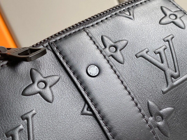 l**is V*t*n city keepall