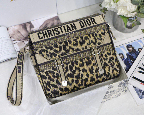 D*orcamp bag