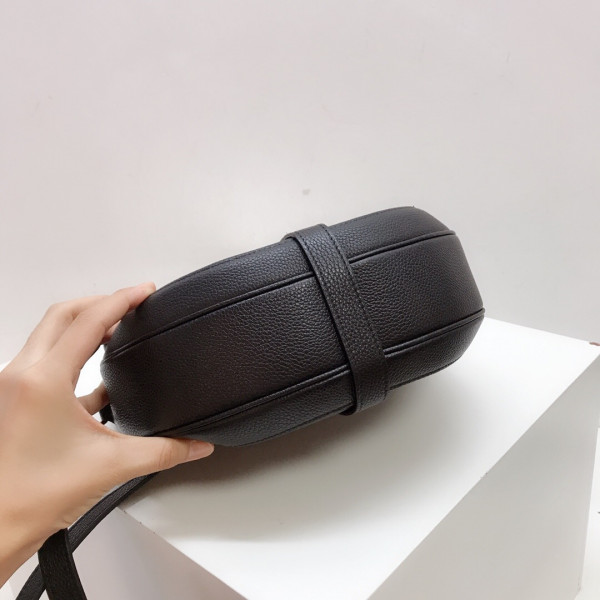 Ce**e besace 16 bag in grained calfskin