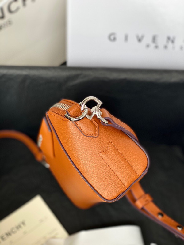 GIVENCHY NANO ANTIGONA