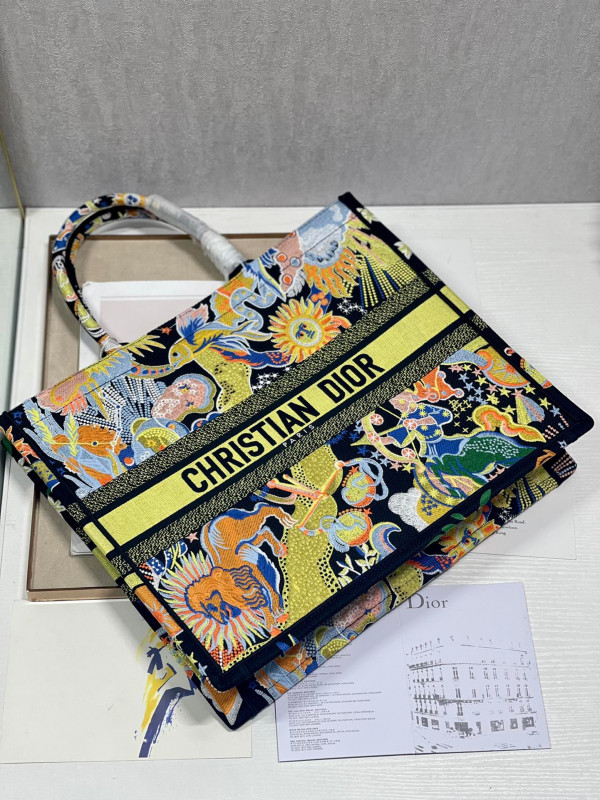 large D*or book tote