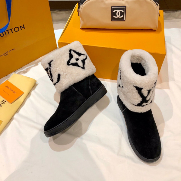 l**is V*t*n boots
