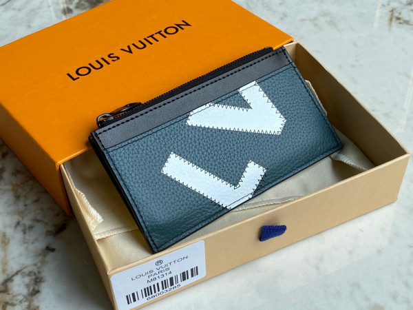 l**is V*t*n cc holder