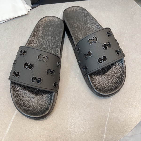 G*u*i slippers