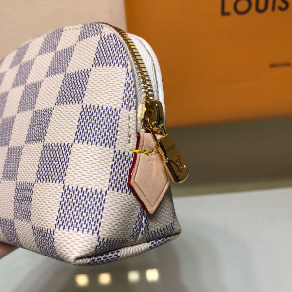 l**is V*t*n cosmetic pouch