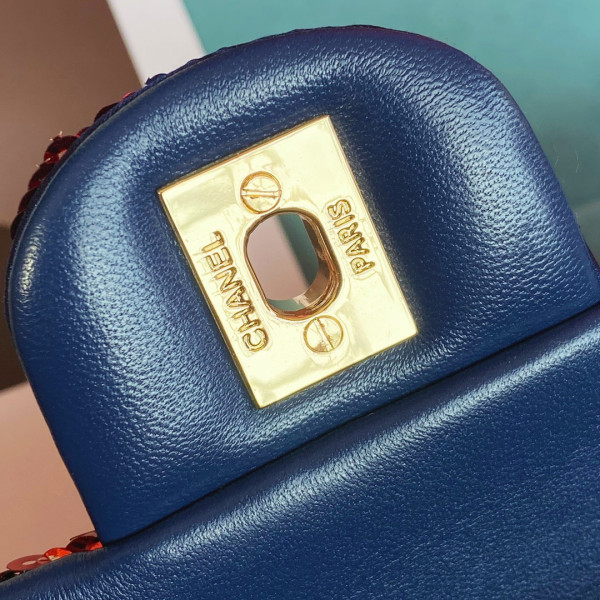 CL CLASSIC HANDBAG