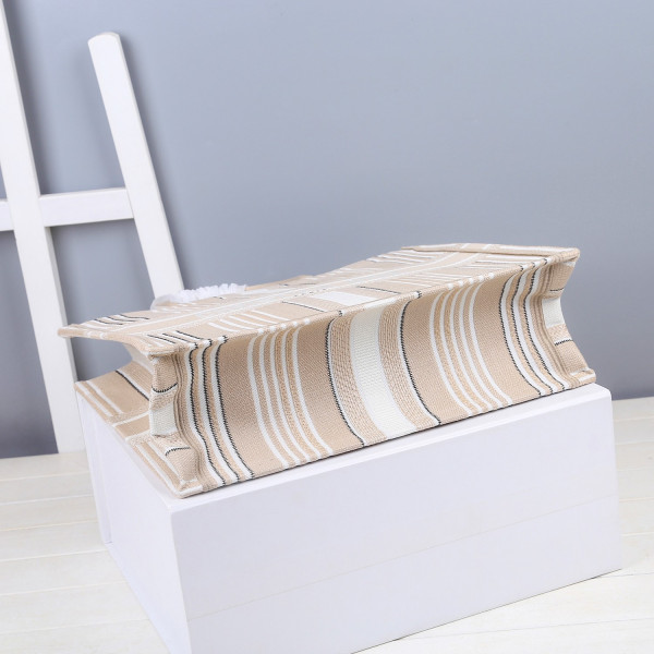 large D*or book tote