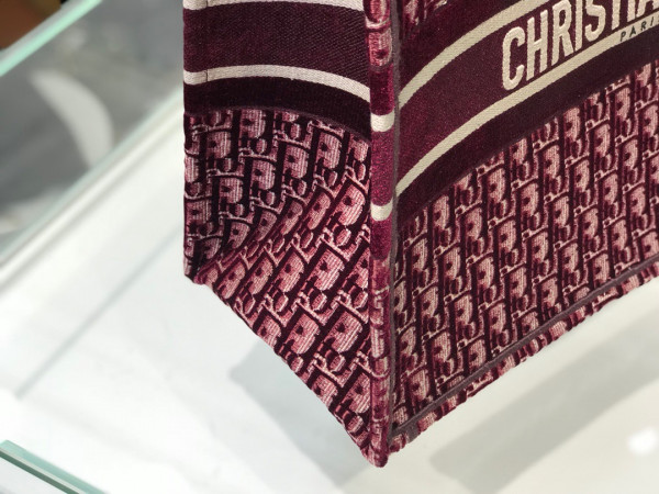large D*or book tote