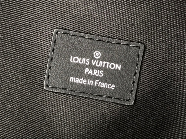l**is V*t*n discovery backpack pm