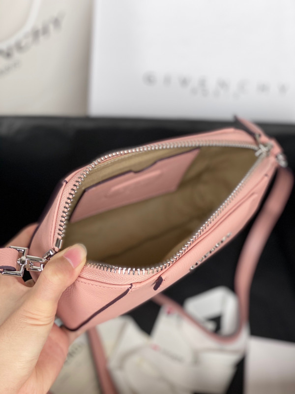 GIVENCHY NANO ANTIGONA
