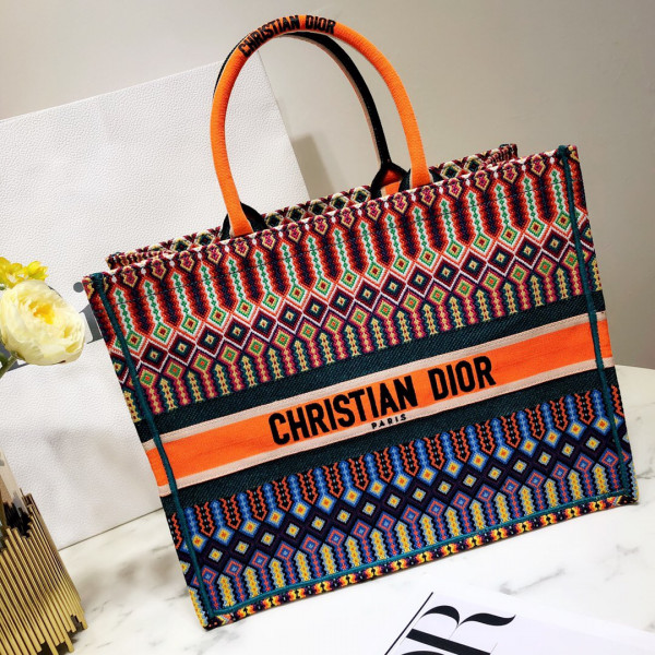 large D*or book tote