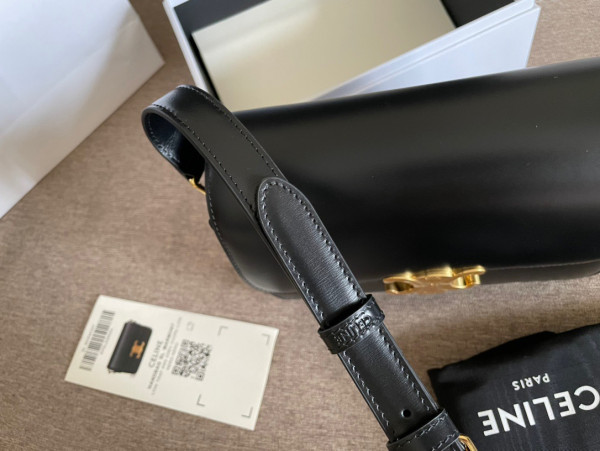 Ce**e classique triomphe bag