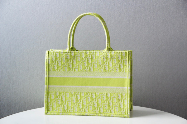 medium D*or book tote