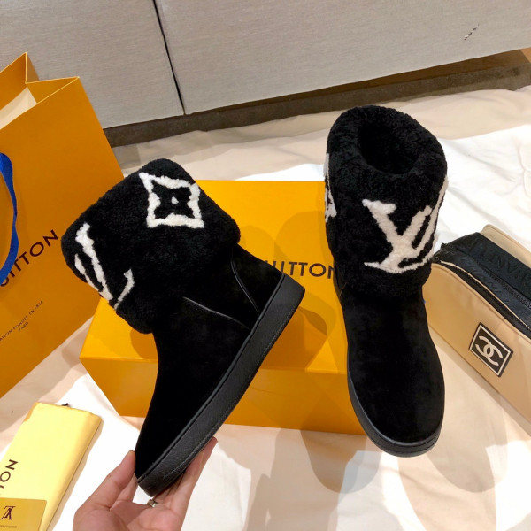 l**is V*t*n boots