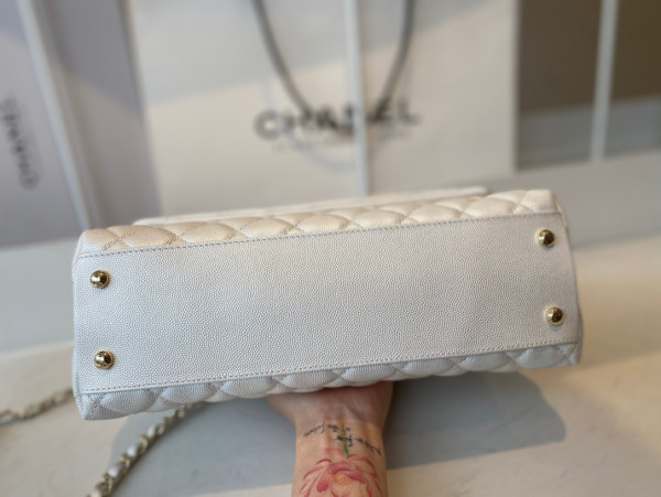 CL LARGE FLAP BAG WITH TOP HANDLE
