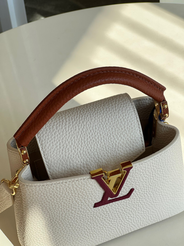 l**is V*t*n capucines mini