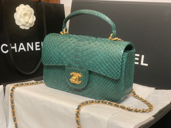 CL MINI FLAP BAG WITH TOP HANDLE