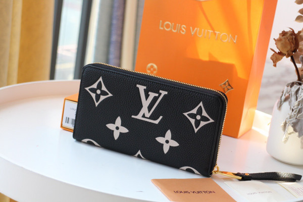 l**is V*t*n zippy wallet