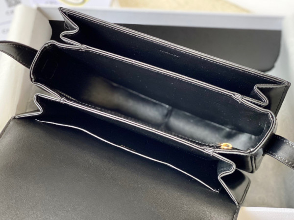 Ce**e classique triomphe bag