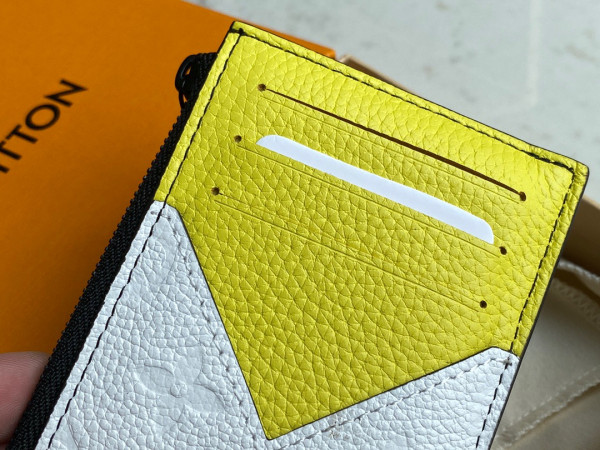 l**is V*t*n cc holder