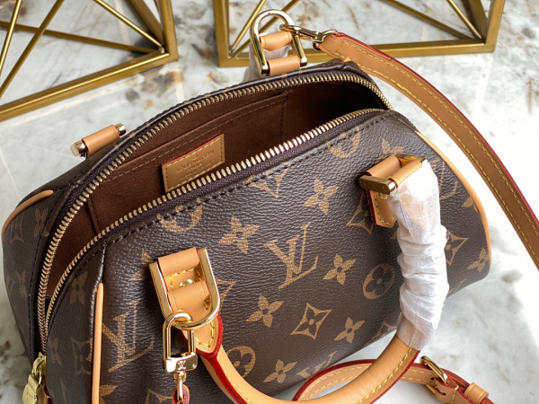 l**is V*t*n vintage bag