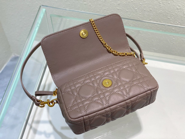 D*or caro pouch with chain