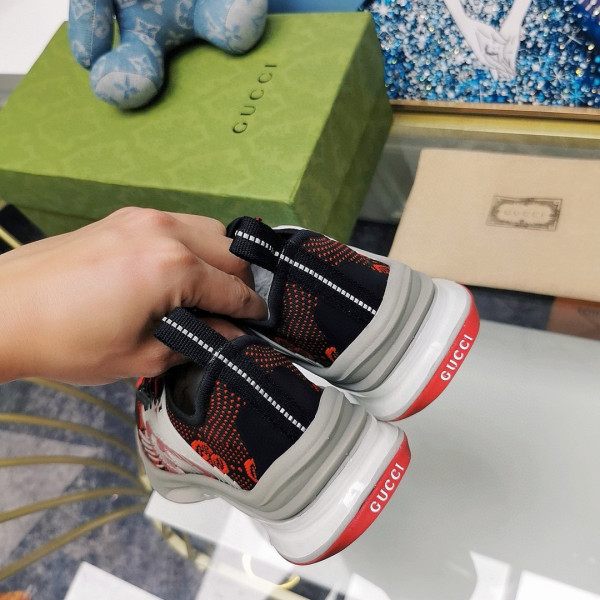 G*u*i run sneaker