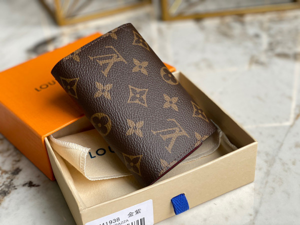 l**is V*t*n victorine wallet