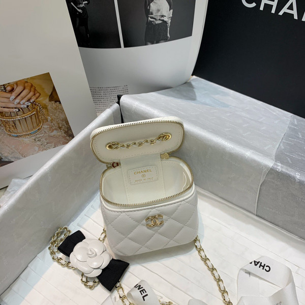 CL SMALL VANITY WITH CHAIN
