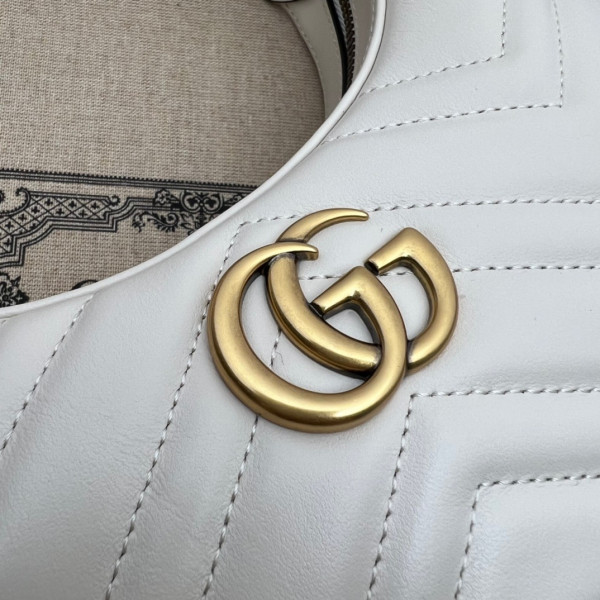 G*u*i gg marmont half-moon-shaped mini bag