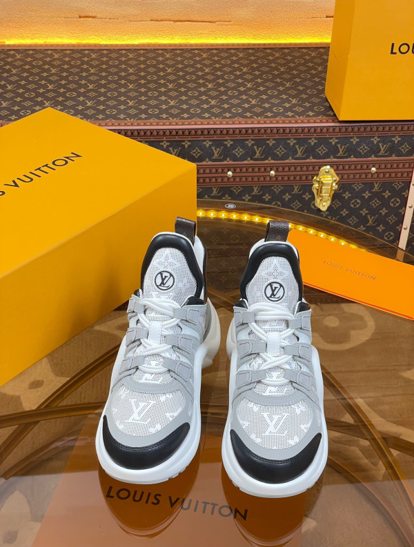 l**is V*t*n archlight sneaker