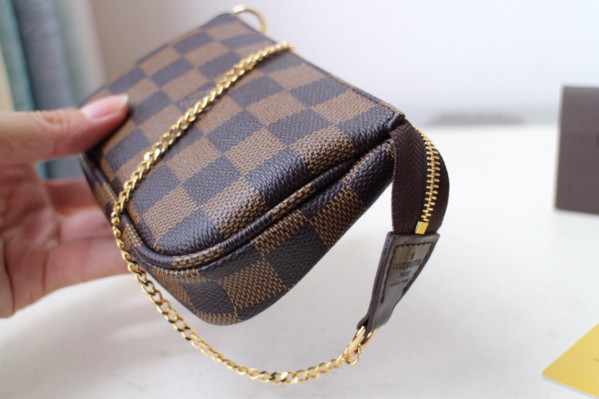 l**is V*t*n mini pochette accessoires