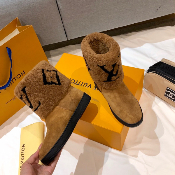 l**is V*t*n boots