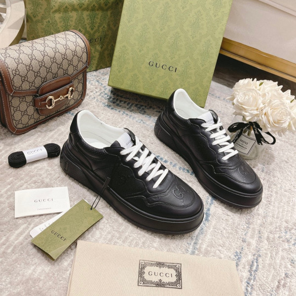 G*u*i gg embossed sneaker