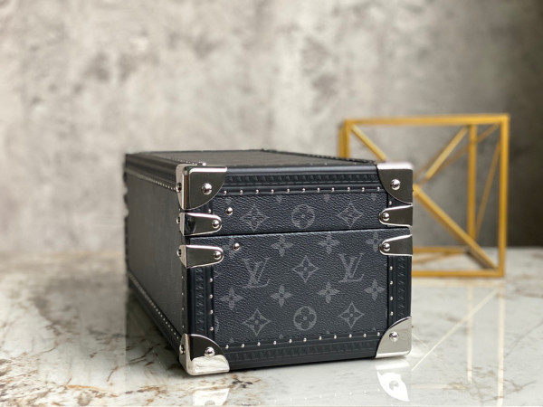 l**is V*t*n coffret accessoires
