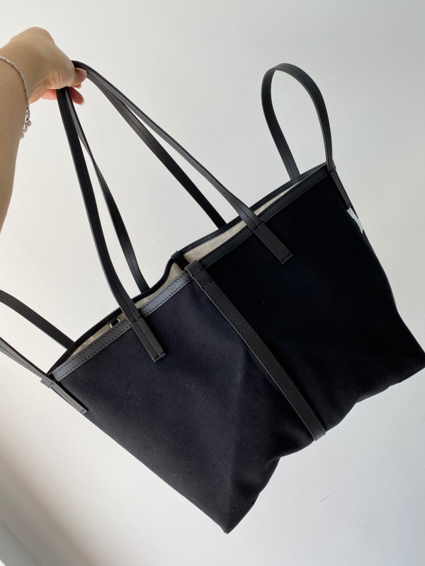 B**rry beach tote
