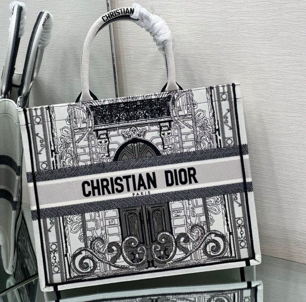 large D*or book tote
