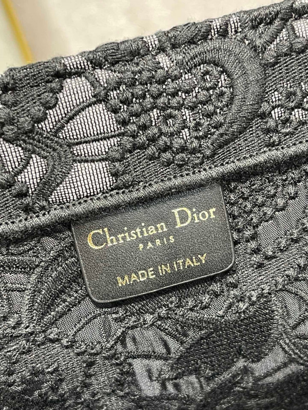 large D*or book tote