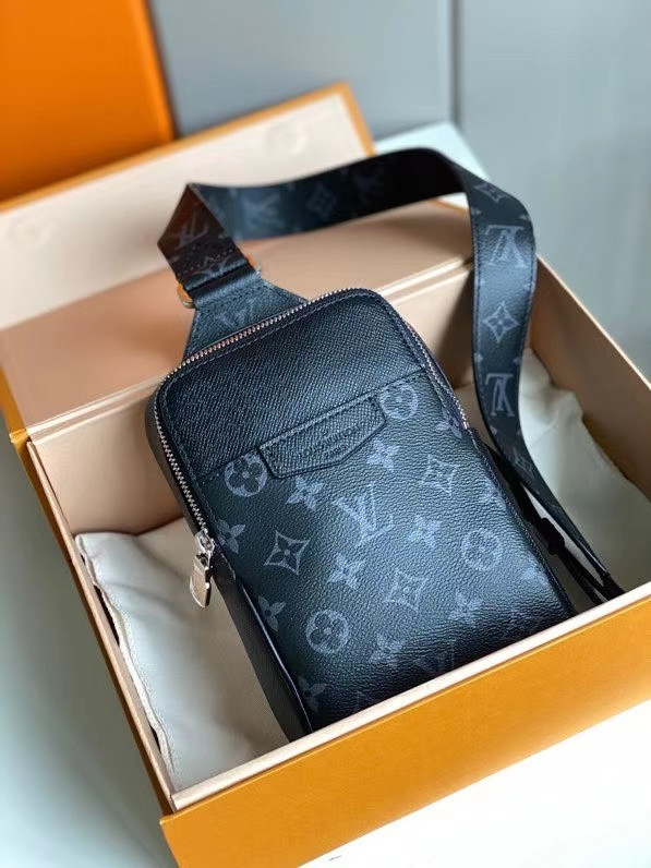 l**is V*t*n outdoor slingbag
