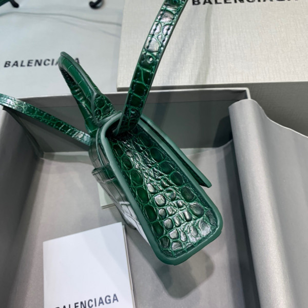 Ba*len*cia*ga hourglass