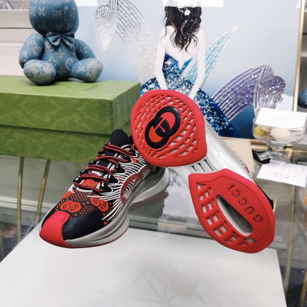 G*u*i run sneaker
