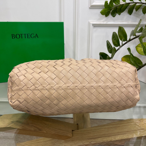 Bo*te*ga ve*ne*ta pouch