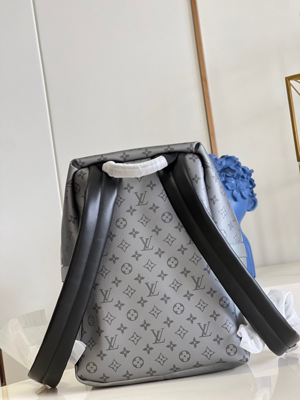 l**is V*t*n discovery backpack pm