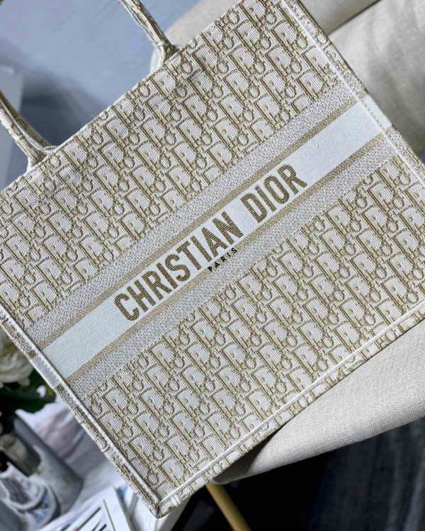 large D*or book tote
