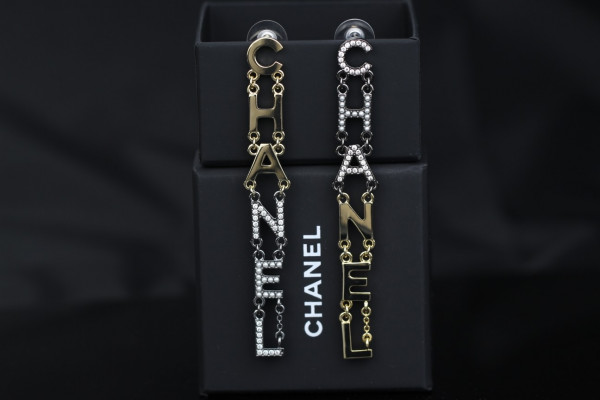 CL EARRINGS